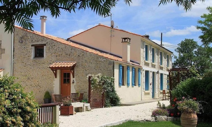 Moragne House | LES Capucines - Gite Complex