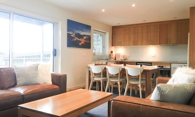 Falls Creek Apartment | Les Chalets 5 - fabulous apartment next to Halley's Comet chairlift