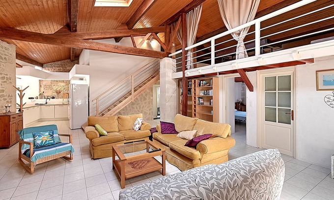 Chenac-Saint-Seurin-d'Uzet House | Les Vents de Gironde - Maison en pierre, piscine