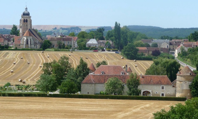 Chevannes Other | Les Granges du Château : Charming gîte with swimming pool in Burgundy