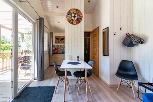 Amberieu-en-Bugey House | Les minis homes du Bugey - Eco-lodge City, un refuge en hyper centre