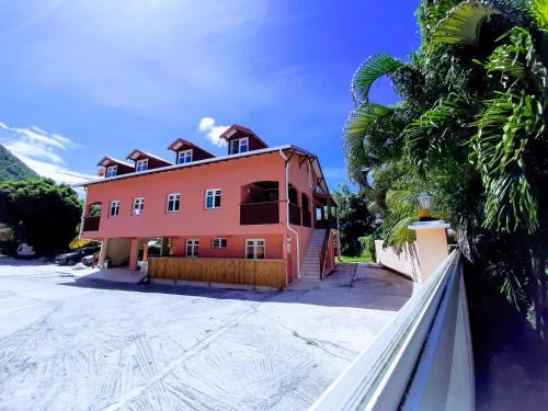 Les Anses-d'Arlets Hotel | Les Monts Arlésien