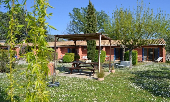 Saint-Dezery Apartment | Les Olivettes - Gite Champêtre