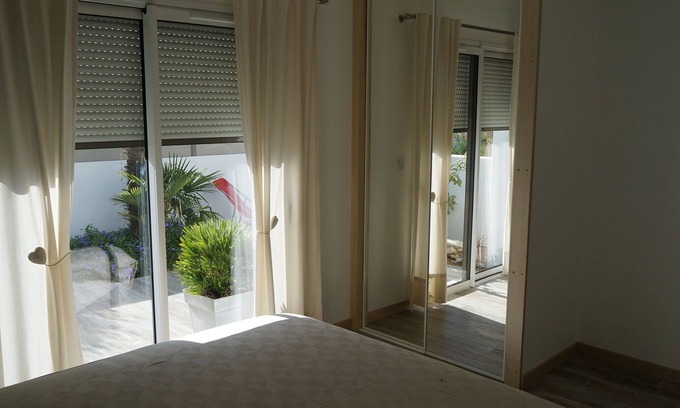Saint-Xandre House | Les Palmiers - Holiday home