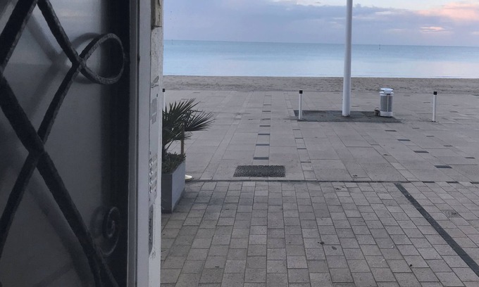 Malo-les-Bains Apartment | "Les pieds dans l'eau Malo plage bord et digue de mer Dunkerque