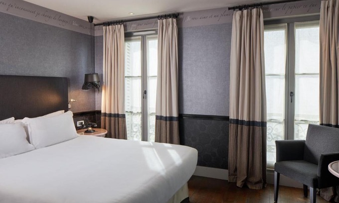 Quartier de Rochechouart Hotel | Les Plumes Hotel