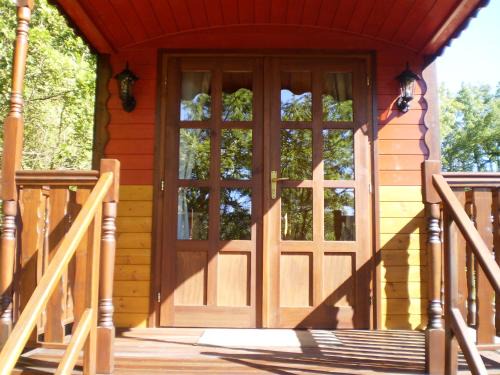 Montmurat Bed & Breakfast | Les Roziers - Roulotte