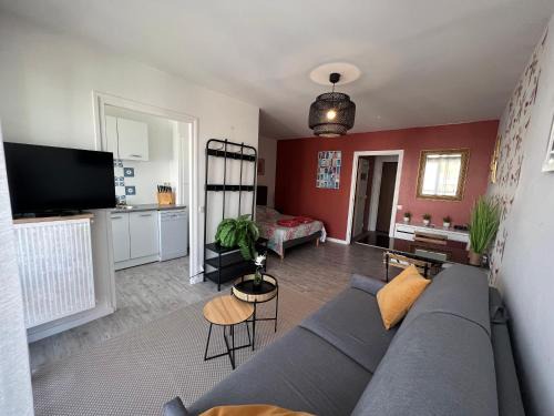 Bron Apartment | Les studios de Bron Pinel