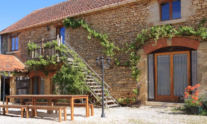 Saint-Amand-de-Coly Bed & Breakfast | les Tours de Bombel