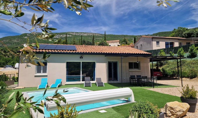 Plaisians Villa | Les Villas Dorées - Metal Villa facing Mont Ventoux