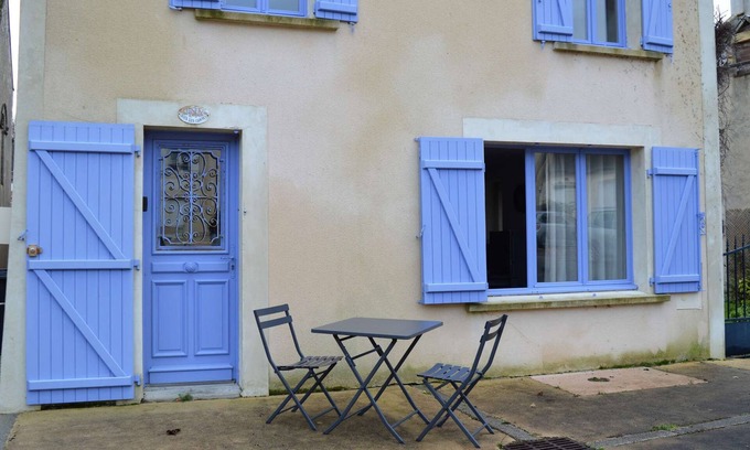 Arromanches-les-Bains House | Les Volets Bleus - Duplex Proche Plage et Centre