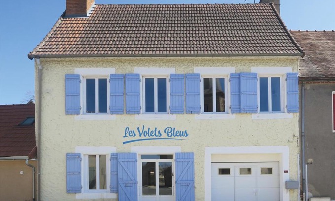 Pierrefitte-sur-Loire House | Les Volets Bleus