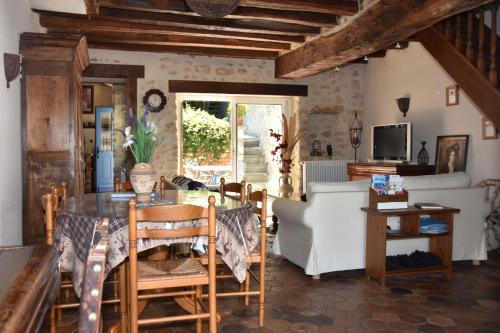 Provins House | Les Volets Bleus