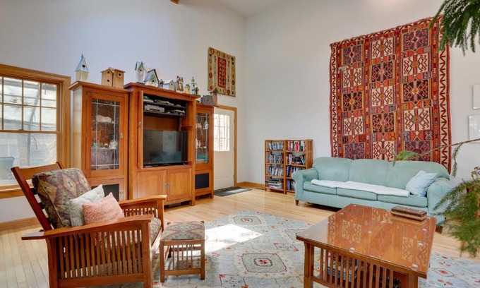 Tannersville House | Less Than 1 Mi to Camelback Resort Home with Pool Table!