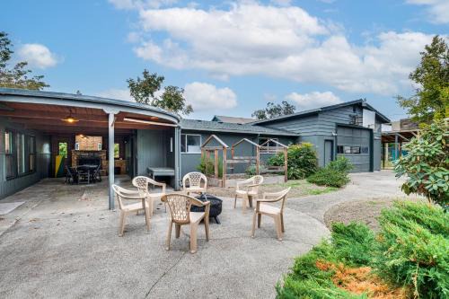 Springfield House | Less Than 3 Mi to UO Campus Pet-Friendly Springfield Home