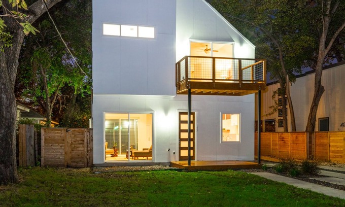 Govalle Condo | Less than 3 miles from downtown, it's minutes away from all Austin has to offer!