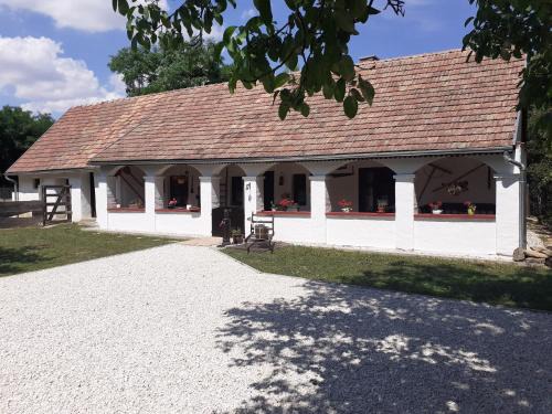 Kemenesmihalyfa House | Letűnt Idők Vendégház