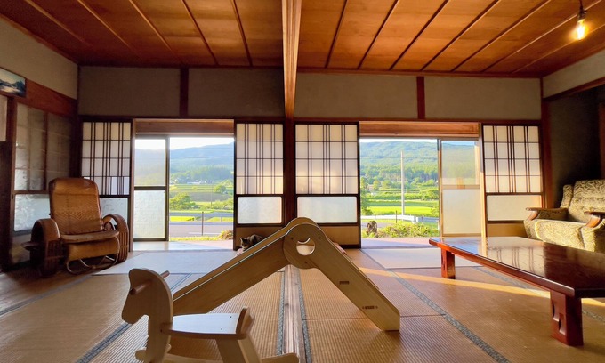 Ena Bed & Breakfast | Let's do "nothing" in a peaceful mountain setting [with empanada specialty store].