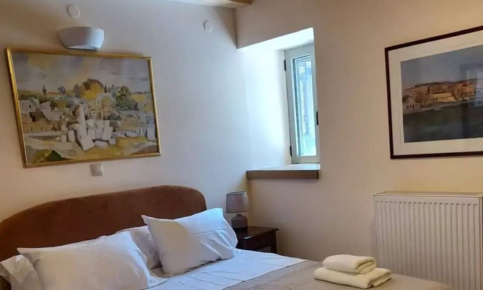 Zarouhla Apartment | LevanderAroania suites