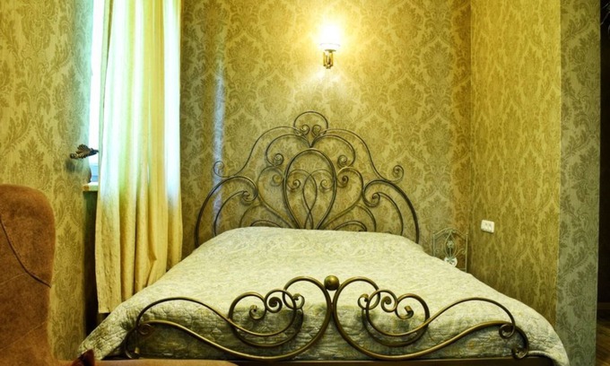 Parpi Apartment | Levon's Dom: Vintage Room