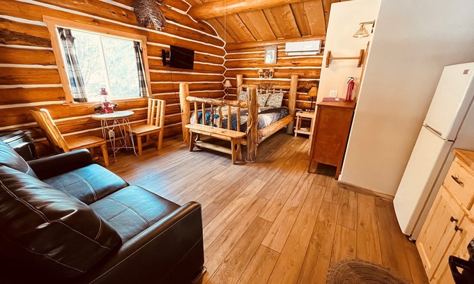 Salmon Cabin | Lewis Cabin, Greyhouse Inn Vacation Rentals