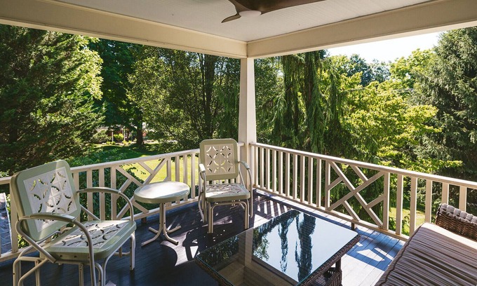 Lewisburg House | Lewisburg Sunny Retreat