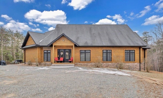 High Point House | Liberty Pines - Waterfront Log Home Rental