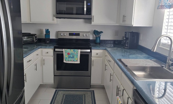Englewood South Condo | Life just got better. Come out and enjoy a tropical paradise by the gulf. 🌞🌊🍹