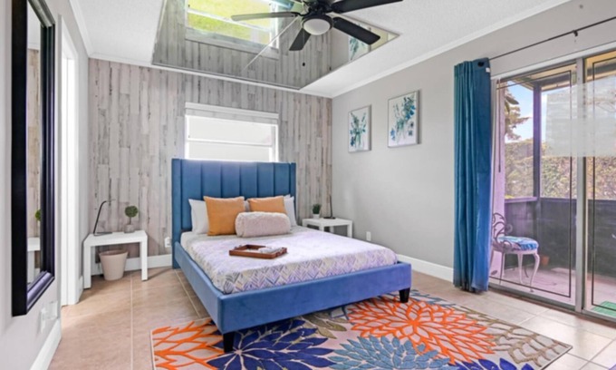 Miramar Apartment | Light & Airy 2-Bedroom Lakeview Condo with Pool