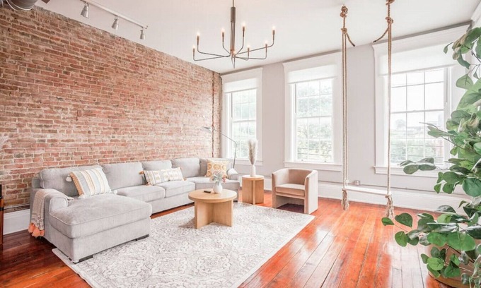Mount Auburn Condo | Light & Airy, Spacious 2B 2Bath Downtown City View