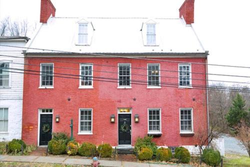 Bolivar Bed & Breakfast | Light Horse Inn