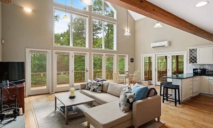 Saunderstown House | Light & spacious coastal haven perfect for Beaches or Newport