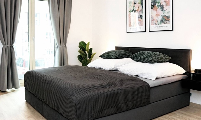 Braunschweig City Center Apartment | LIGHTPLACE Design - Boxspring - Balcony - 2 Smart TV -City center -