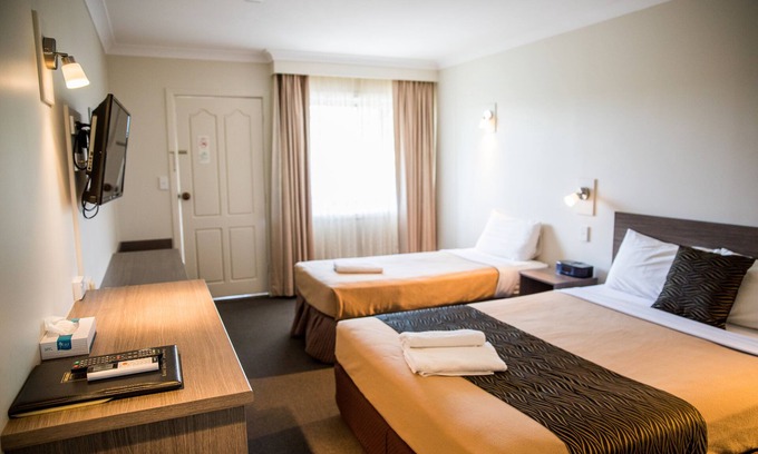 Goulburn Bed & Breakfast | Lilac City Motor Inn Deluxe Twin Room 29