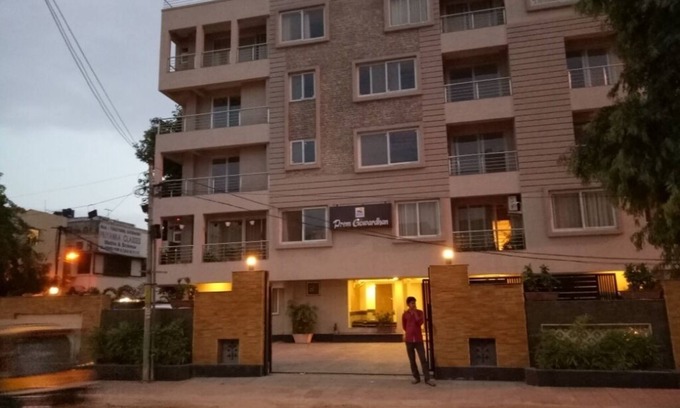 Sindhi Camp Apartment | Lilas Abode Homestay,centrally located,free wi-fi - Room 1