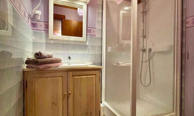 Alleyras Bed & Breakfast | Lilas Room in Alleyras - Pets allowed, Guest table, Spacious grounds