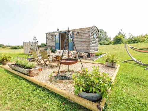 Redmile House | Lillie's Shepherds Hut at Shepherds Lodge Retreat and Wellness