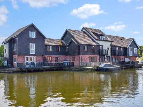 Wroxham House | Lily's Cottage