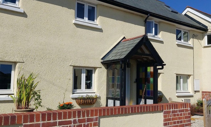Sheepwash Cottage | LIME COURT BARN, pet friendly, with open fire in Sheepwash