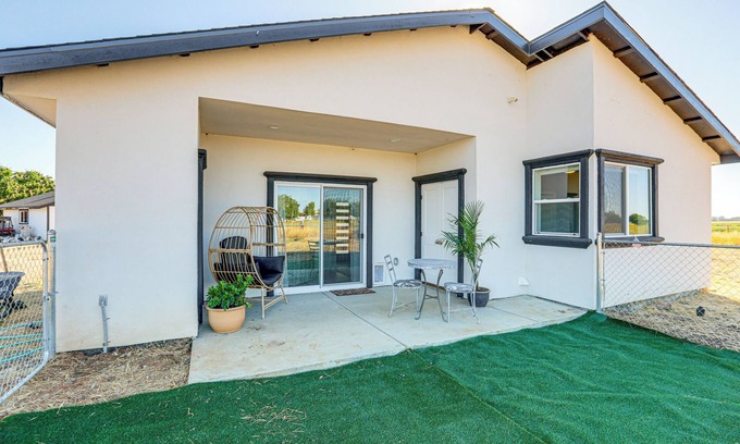 Lincoln House | Lincoln Home w/Private Patio: 9 Mi to Dtwn!