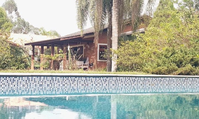 Southeast Region Villa | LINDA CHACARA EM CONDO A 40 MIN DE SP com piscina climatizada, churrasqueira, wifi, 5 quartos e muita natureza