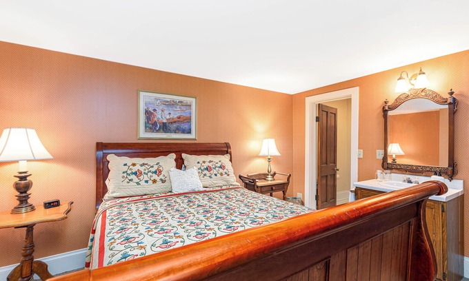 Galena Hotel | Linen&Stone Inn Unit 3, Charming, Historic, 1.5 Blocks to Main St.
