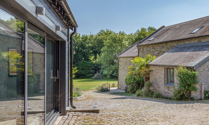 Kingsbridge Cottage | LINHAM BARN, pet friendly, luxury holiday cottage in Kingsbridge