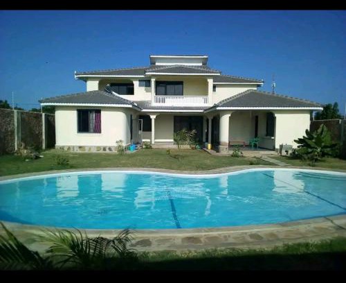Shanzu House | Lisa