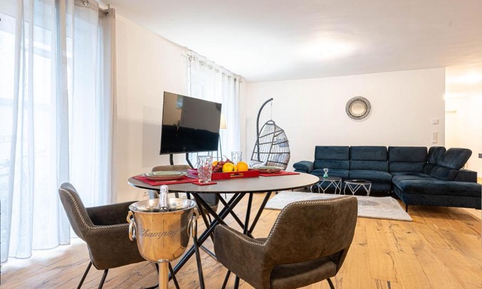 Hemsbach Apartment | Lit Living - Luxury House - Box Spring - Parking - Exclusive Kitchen