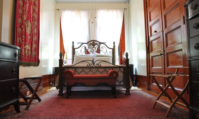 Upper Manhattan Apartment | Lita's - Spectacular Sun-filled Parlor 1 Bedroom Suite in Harlem Landmark Area