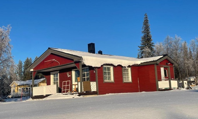 Kiruna Villa | Little adorable red