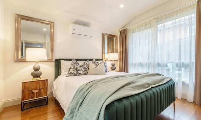 Ivanhoe House | Little Audrey Guesthouse - City Fringe Getaway