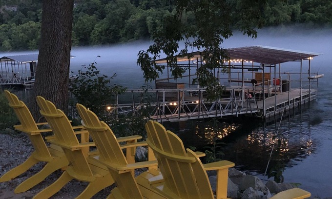 Lakeview Cabin | Little Blue 190 FT from river w/Semi-Private Solar lit Dock/Ramp Wifi Sleeps 8