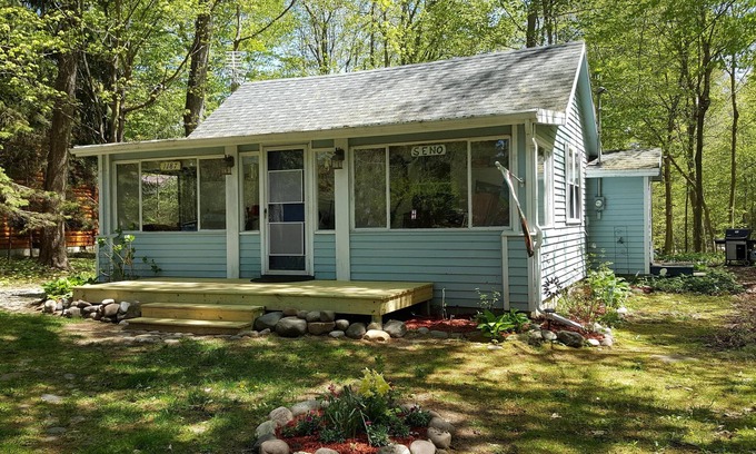 South Haven Cottage | Little Blue is a family friendly, quintessential cottage.